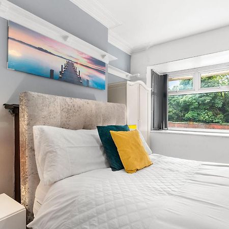 Hilltop Place Suites Near Meadowhall Sheffield Buitenkant foto