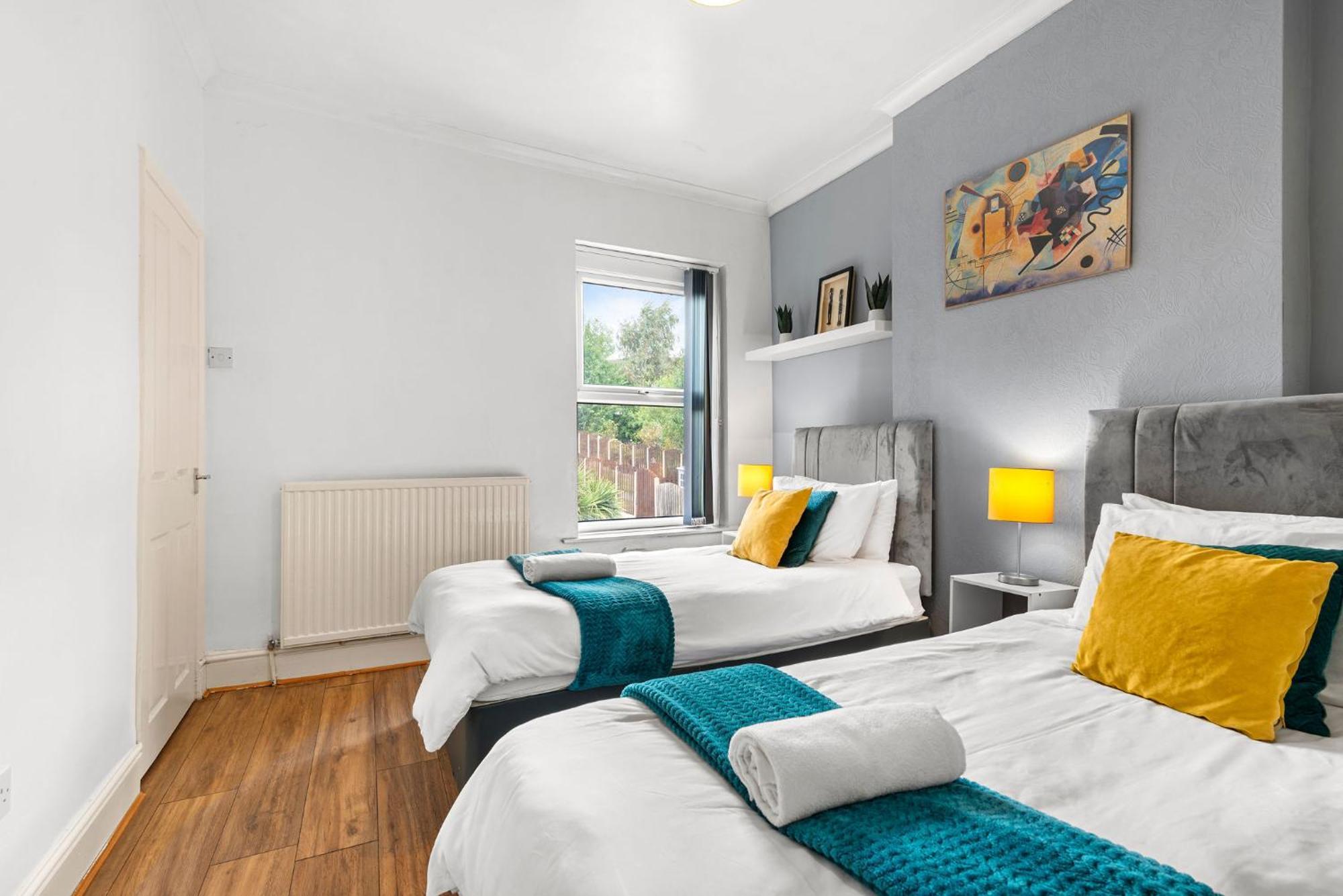 Hilltop Place Suites Near Meadowhall Sheffield Buitenkant foto