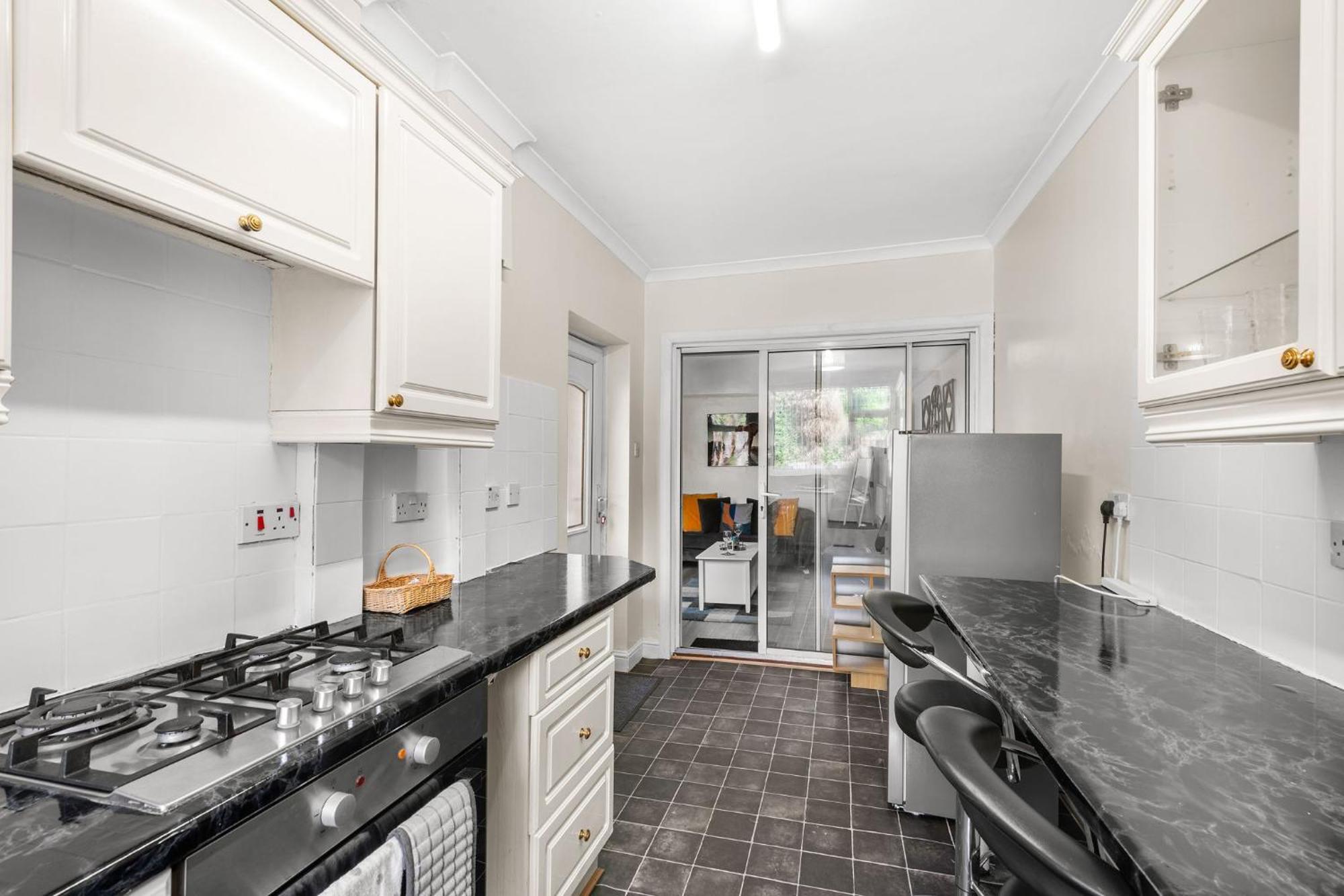 Hilltop Place Suites Near Meadowhall Sheffield Buitenkant foto