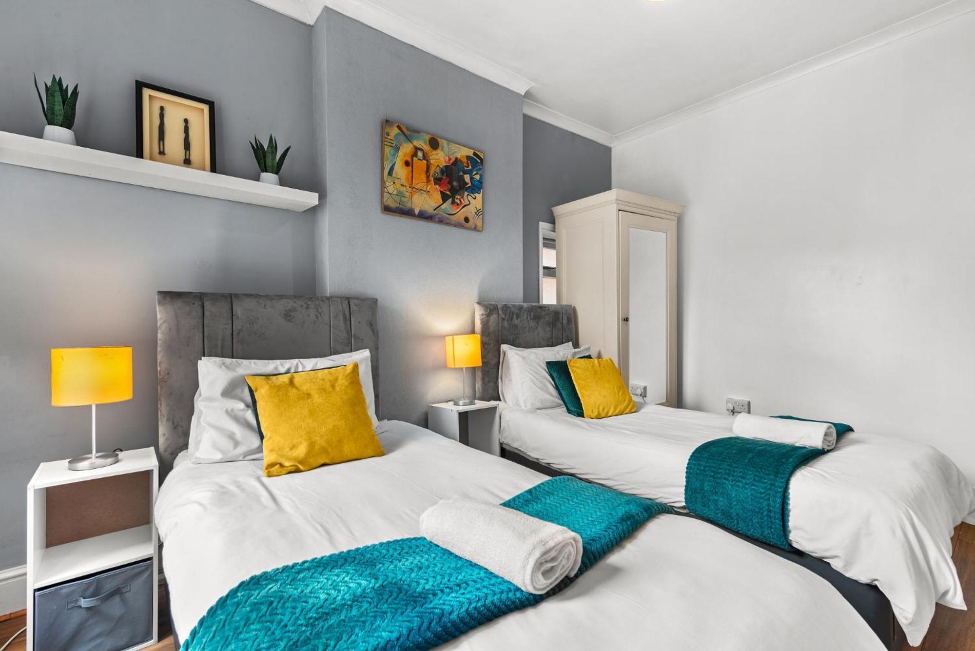 Hilltop Place Suites Near Meadowhall Sheffield Buitenkant foto