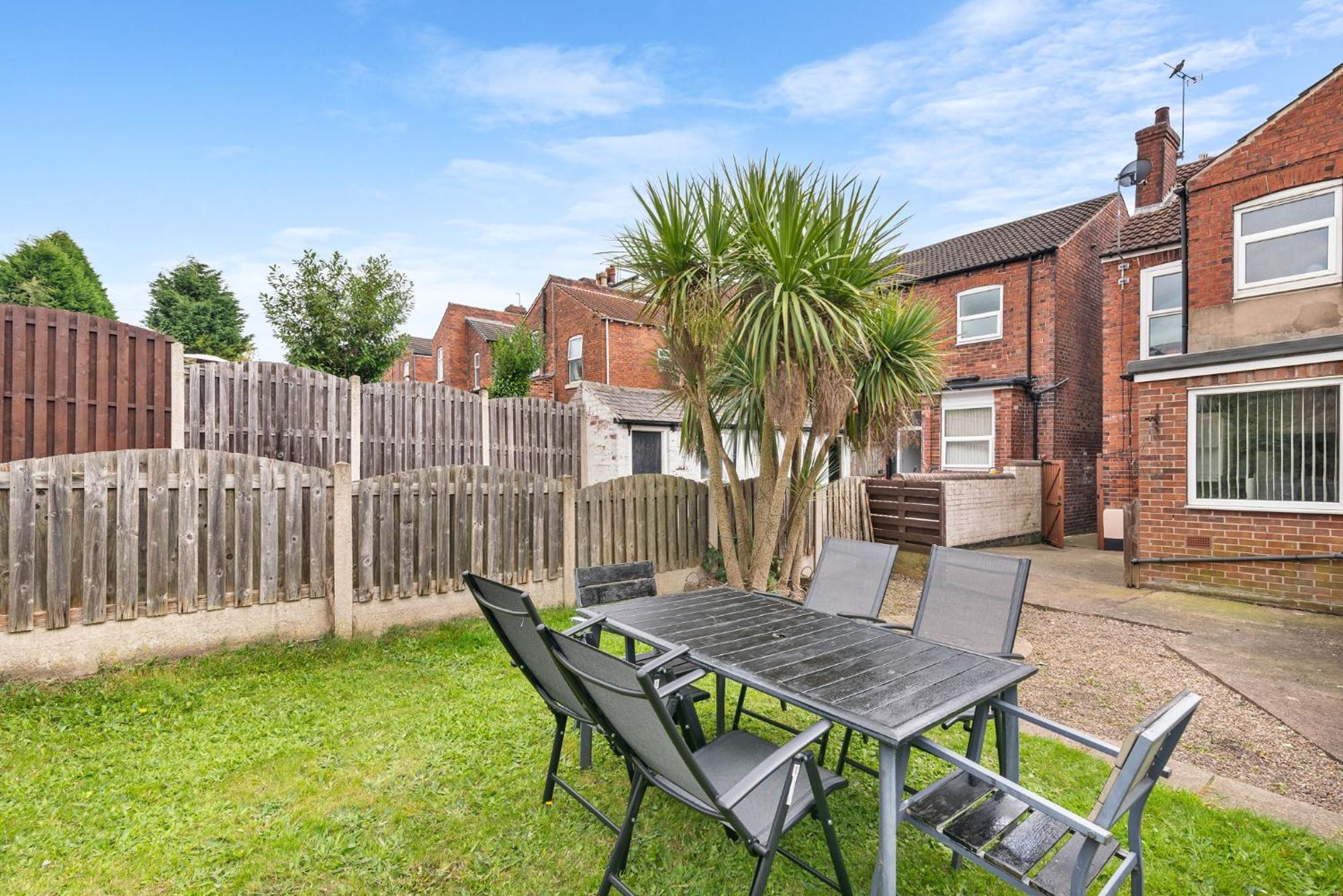 Hilltop Place Suites Near Meadowhall Sheffield Buitenkant foto