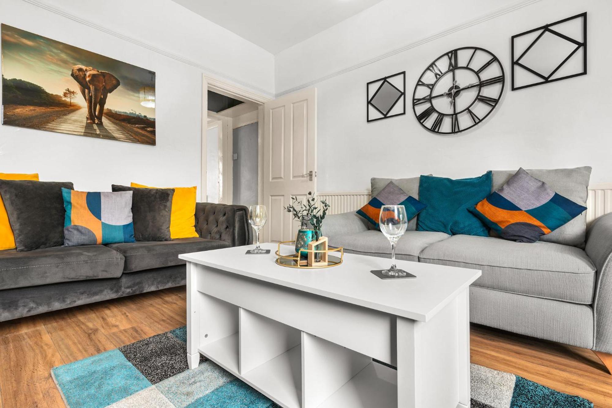 Hilltop Place Suites Near Meadowhall Sheffield Buitenkant foto