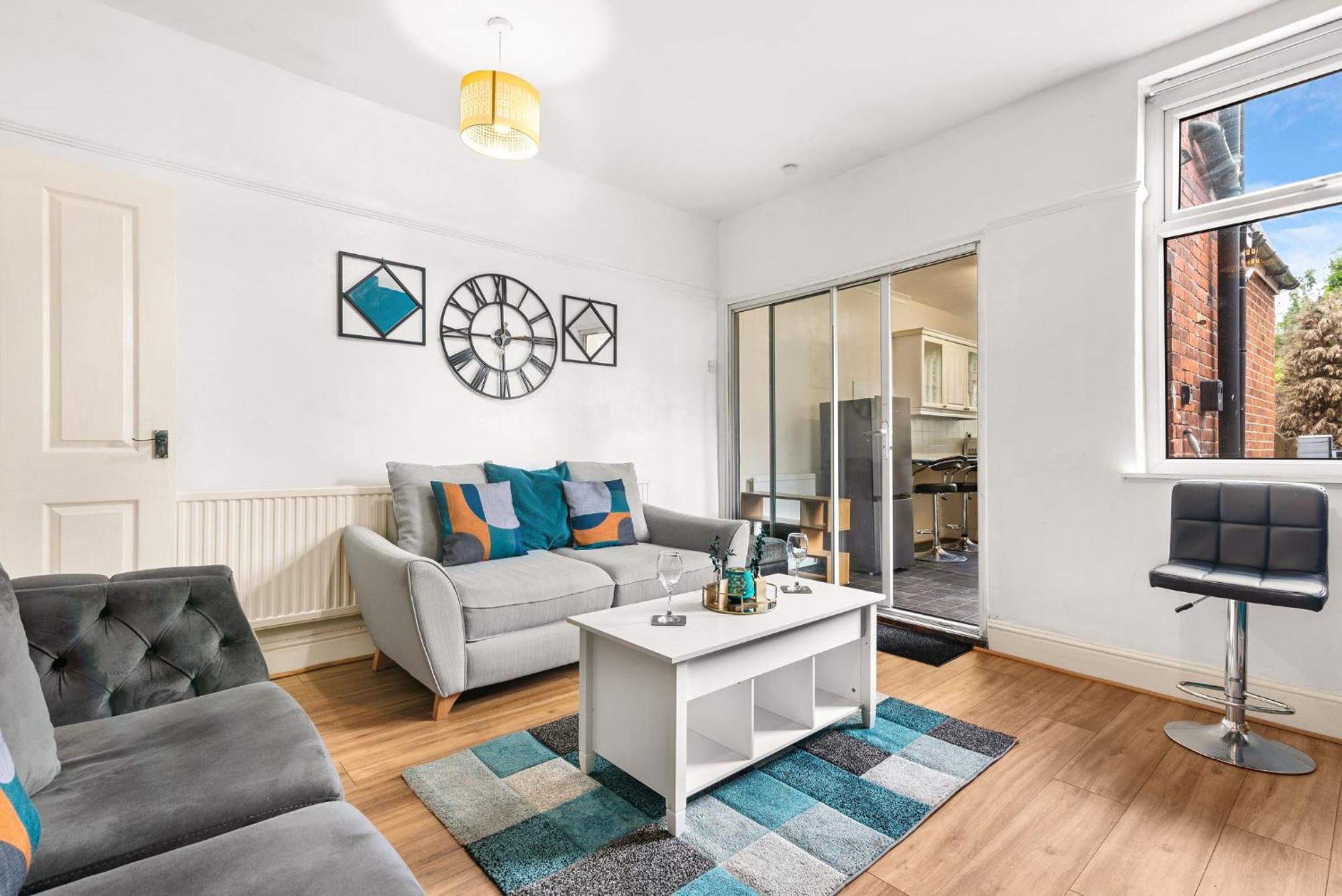 Hilltop Place Suites Near Meadowhall Sheffield Buitenkant foto