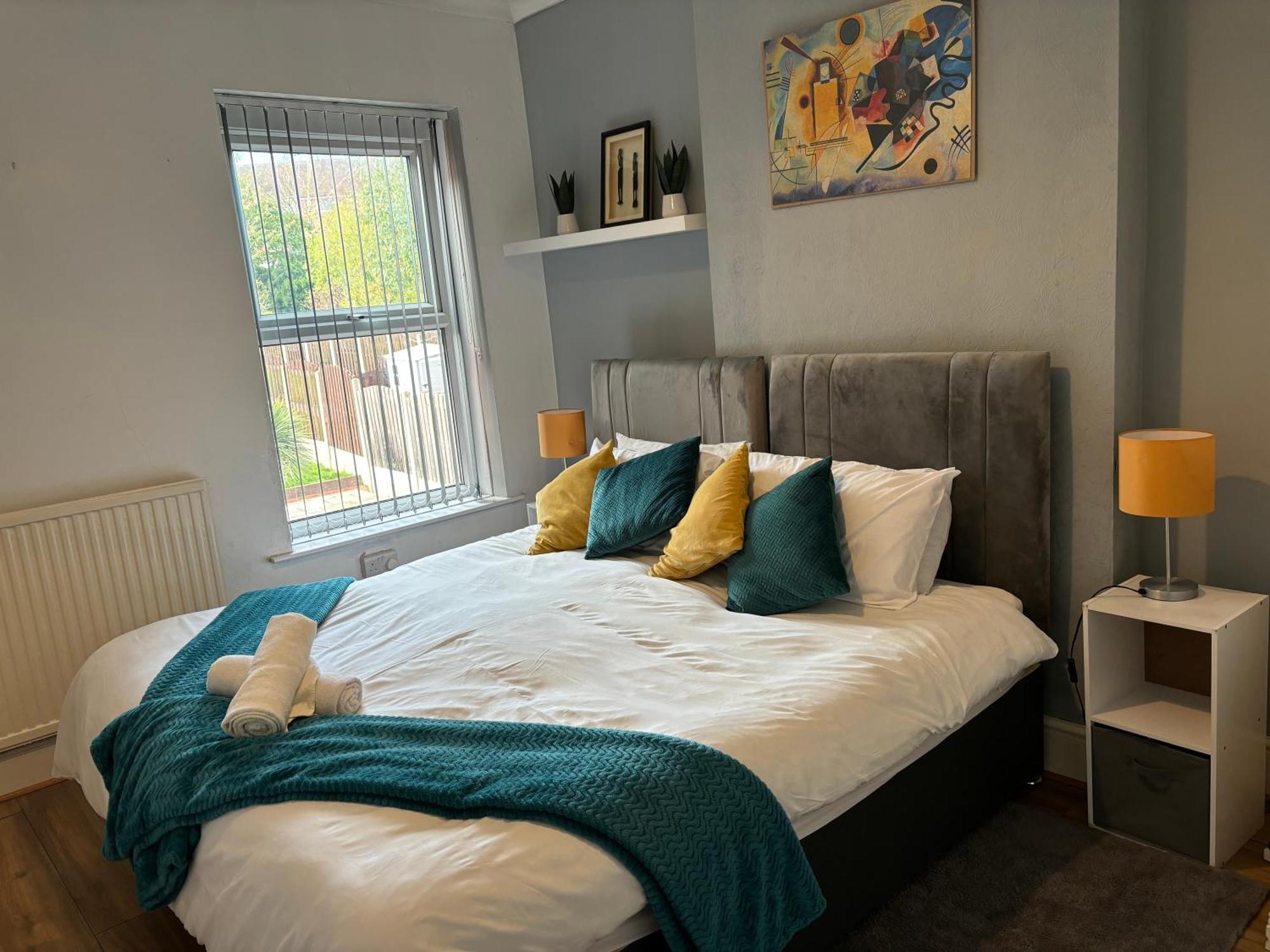 Hilltop Place Suites Near Meadowhall Sheffield Buitenkant foto